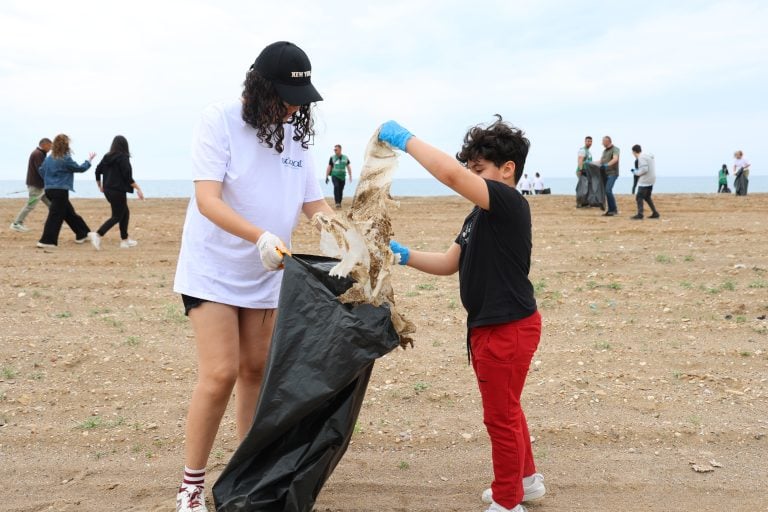 KUMKÖY SAHİLİNDE “BİR SAHİL, BİN YAŞAM” İÇİN ORTAK HAREKET