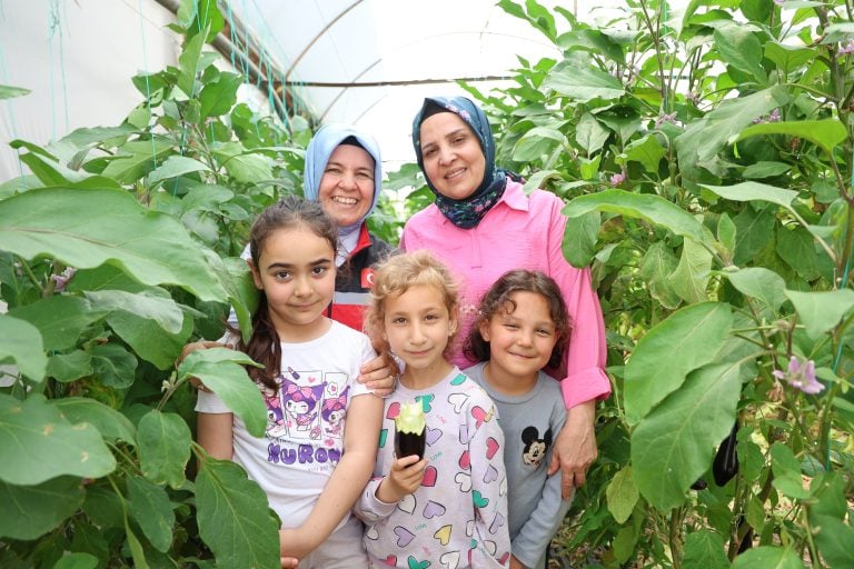Aksu’da Kadın Üreticilere Güçlü Destek: Seralarda Emek, Dayanışma ve Üretim Bir Arada