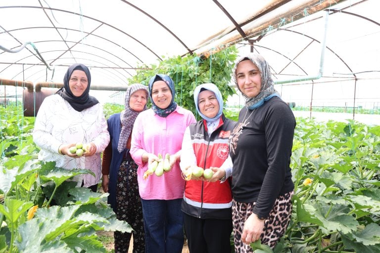 Aksu’da Kadın Üreticilere Güçlü Destek: Seralarda Emek, Dayanışma ve Üretim Bir Arada