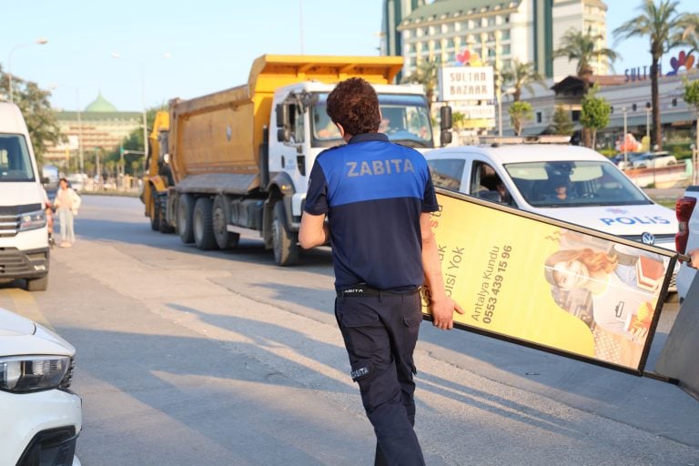 AKSUDA YOL VE KALDIRIM İŞGALLERİNE YÖNELİK DENETİMLER DEVAM EDİYOR