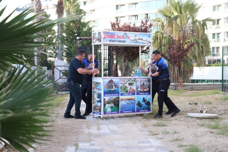 AKSUDA YOL VE KALDIRIM İŞGALLERİNE YÖNELİK DENETİMLER DEVAM EDİYOR