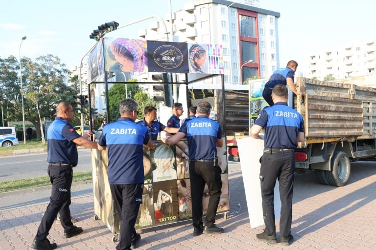 AKSUDA YOL VE KALDIRIM İŞGALLERİNE YÖNELİK DENETİMLER DEVAM EDİYOR