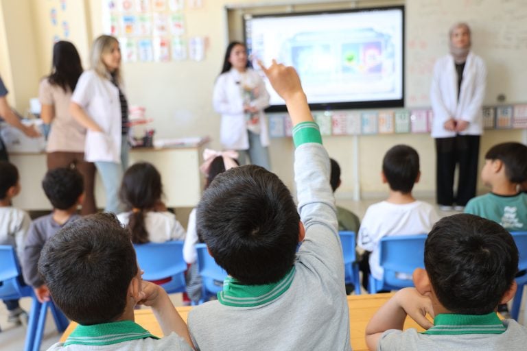 AKSU’DA “GELECEĞİN GÜLÜŞLERİ” PROJESİYLE MİNİKLERE DİŞ SAĞLIĞI TARAMASI