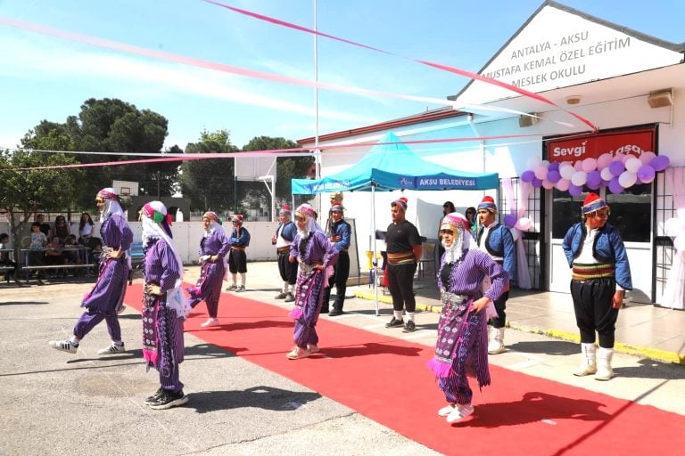 AKSU’DA ENGELLER SEVGİYLE AŞILDI, ÖZEL ÖĞRENCİLERDEN MUHTEŞEM GÖSTERİ