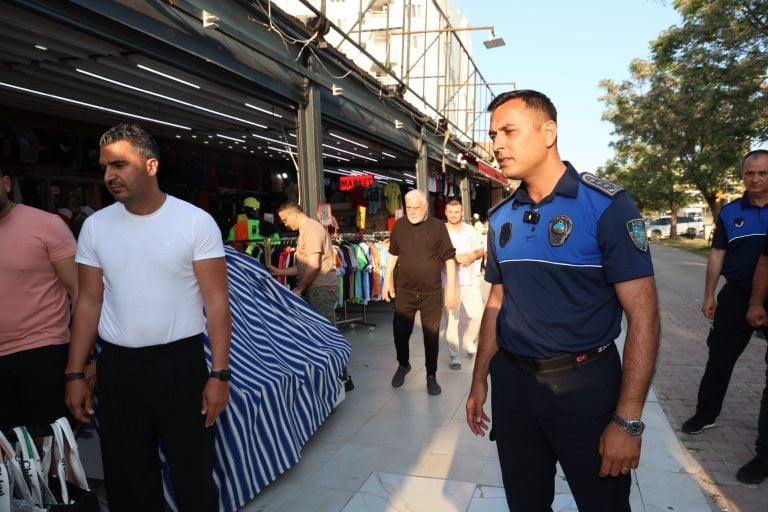 AKSUDA YOL VE KALDIRIM İŞGALLERİNE YÖNELİK DENETİMLER DEVAM EDİYOR