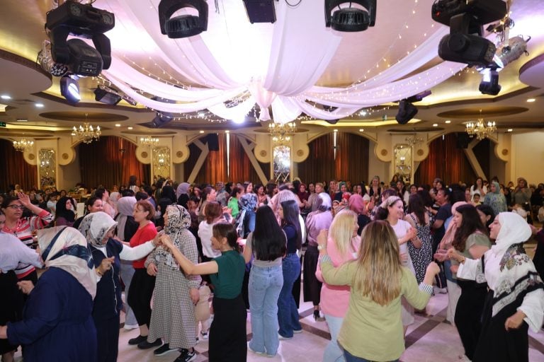 AKSU’DA ANNELER GÜNÜ COŞKUYLA KUTLANDI