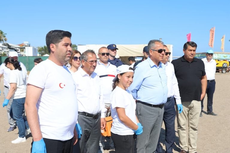 AKSU, MAVİ AKDENİZ İÇİN TEK YÜREK OLDU TURUNÇ PLAJI TEMİZLENDİ