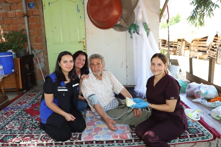 AKSU BELEDİYESİNDEN İHTİYAÇ SAHİBİ VATANDAŞLARA SOSYAL DESTEK VE SAĞLIK HİZMETİ