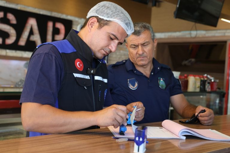 AKSU BELEDİYESİ ZABITA EKİPLERİNDEN GIDA İŞLETMELERİNE SIKI DENETİM