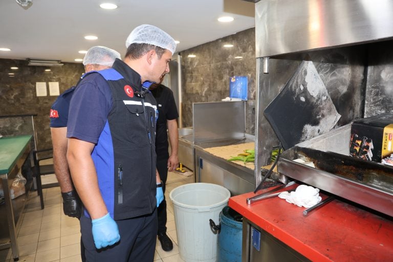 AKSU BELEDİYESİ ZABITA EKİPLERİNDEN GIDA İŞLETMELERİNE SIKI DENETİM
