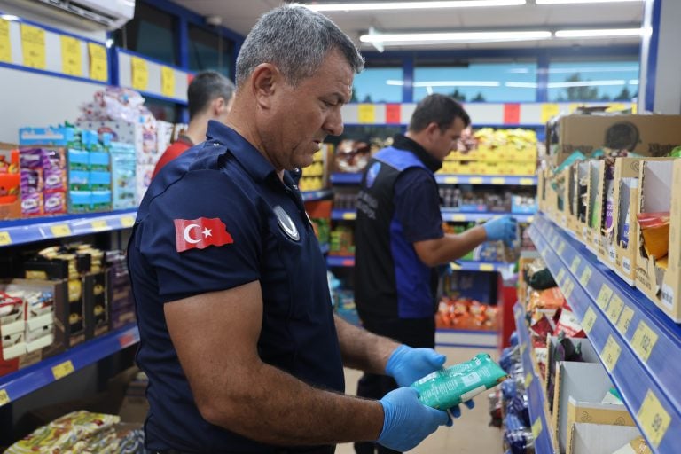 AKSU BELEDİYESİ ZABITA EKİPLERİNDEN GIDA İŞLETMELERİNE SIKI DENETİM