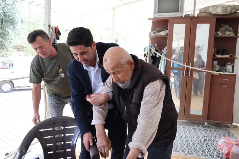 AKSU’DA YAŞAYAN DEV ÇINARLAR, EVLERİNDE ZİYARET EDİLDİ