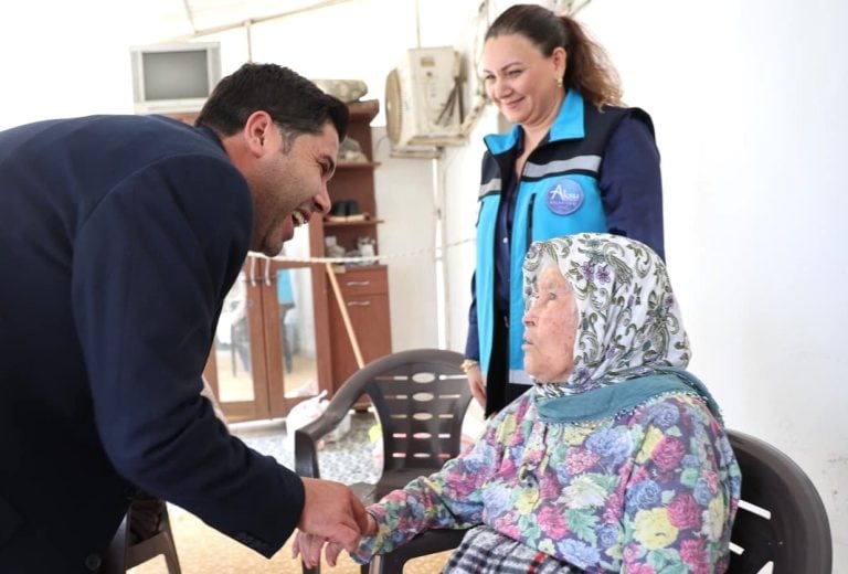 AKSU’DA YAŞAYAN DEV ÇINARLAR, EVLERİNDE ZİYARET EDİLDİ