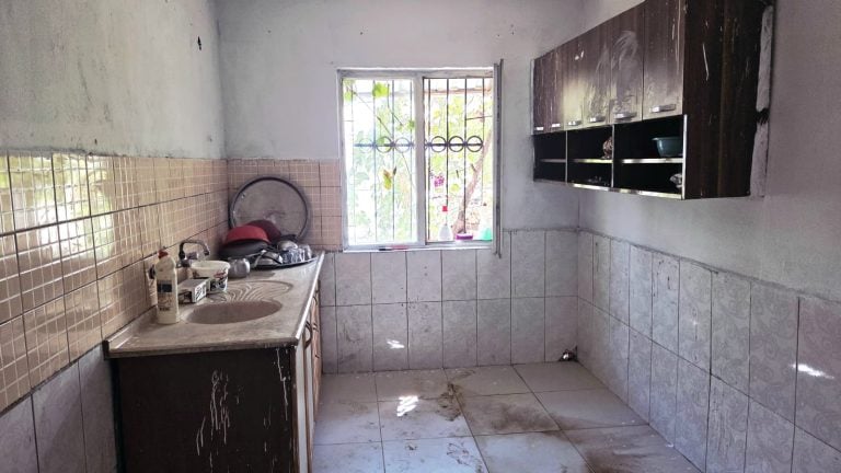 EMİNE YILDIRIM, EVİ YANAN AİLEYİ ZİYARET ETTİ