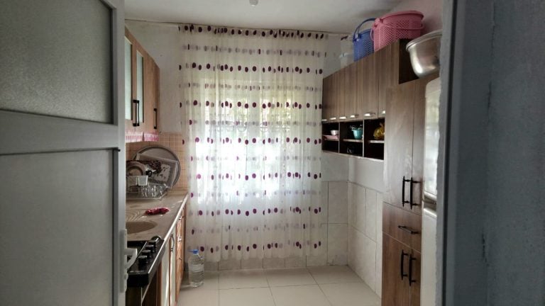 EMİNE YILDIRIM, EVİ YANAN AİLEYİ ZİYARET ETTİ