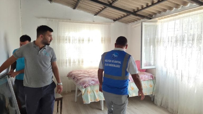 EMİNE YILDIRIM, EVİ YANAN AİLEYİ ZİYARET ETTİ