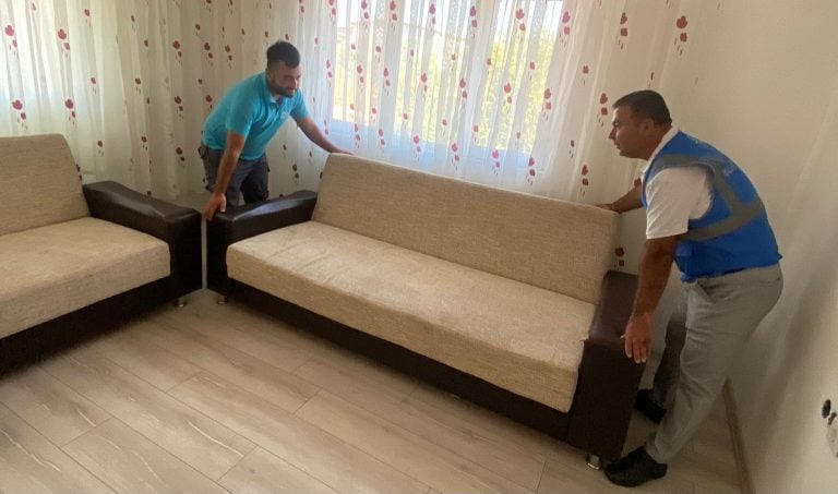 EMİNE YILDIRIM, EVİ YANAN AİLEYİ ZİYARET ETTİ