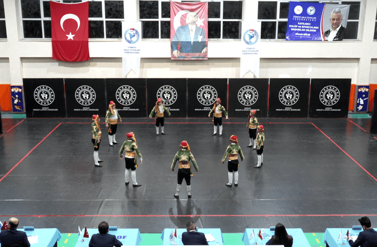 AKSU BELEDİYESİ PERGE SPOR KULÜBÜ HALK OYUNLARI EKİBİ, İL İKİNCİSİ OLDU