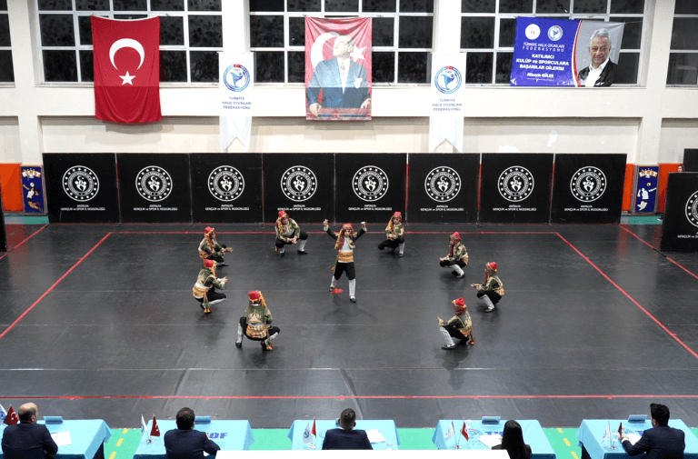 AKSU BELEDİYESİ PERGE SPOR KULÜBÜ HALK OYUNLARI EKİBİ, İL İKİNCİSİ OLDU