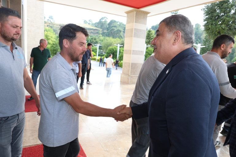 BAŞKAN YILDIRIM PERSONELLE BAYRAMLAŞTI, KURBAN BAYRAMI MESAJI YAYIMLADI