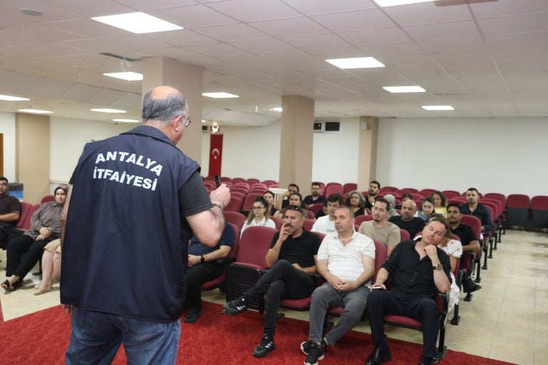 AKSU BELEDİYESİ’NDE YANGIN EĞİTİMİ VE TATBİKATI