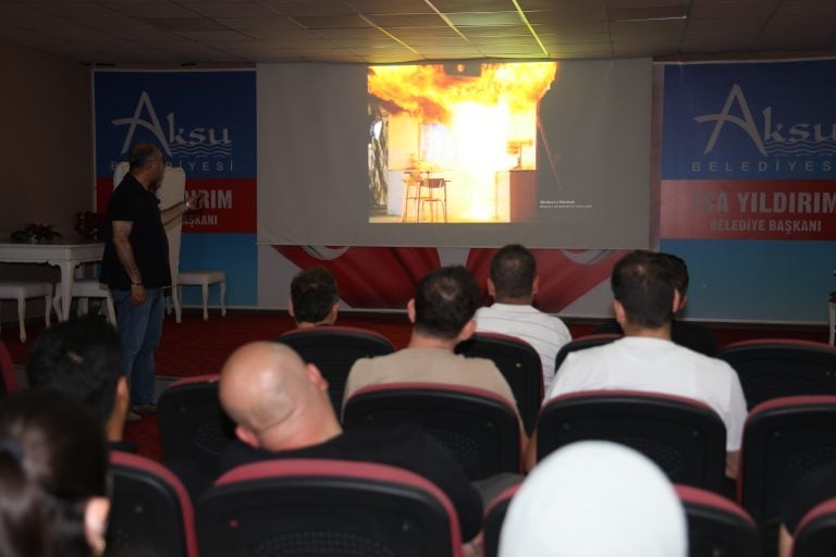 AKSU BELEDİYESİ’NDE YANGIN EĞİTİMİ VE TATBİKATI