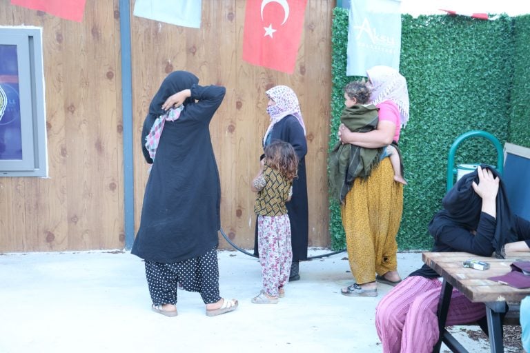 AKSU’DA ZABITA EKİPLERİNDEN DİLENCİ DENETİMİ