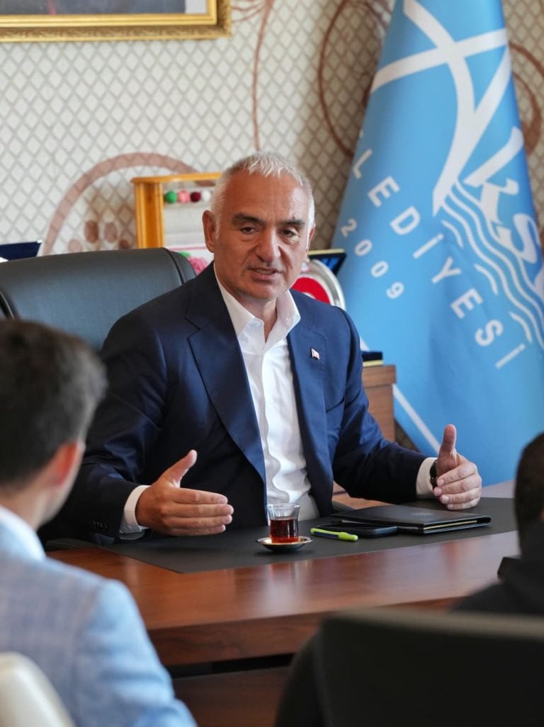 KÜLTÜR VE TURİZM BAKANI MEHMET NURİ ERSOY, AKSU VE SERİK BELEDİYELERİNİ ZİYARET ETTİ