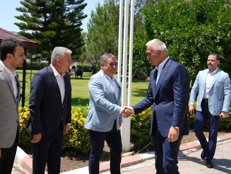 KÜLTÜR VE TURİZM BAKANI MEHMET NURİ ERSOY, AKSU VE SERİK BELEDİYELERİNİ ZİYARET ETTİ