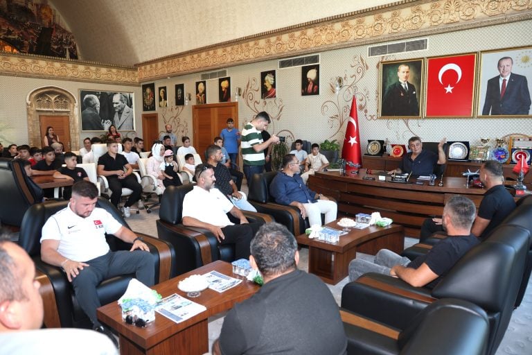 MADALYALI SPORCULARDAN BAŞKAN YILDIRIMA ANLAMLI ZİYARET