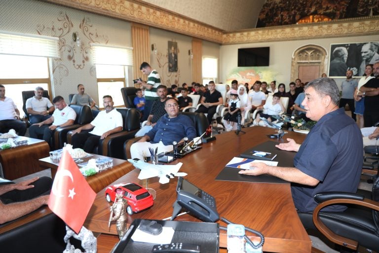 MADALYALI SPORCULARDAN BAŞKAN YILDIRIMA ANLAMLI ZİYARET