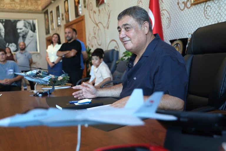 MADALYALI SPORCULARDAN BAŞKAN YILDIRIMA ANLAMLI ZİYARET