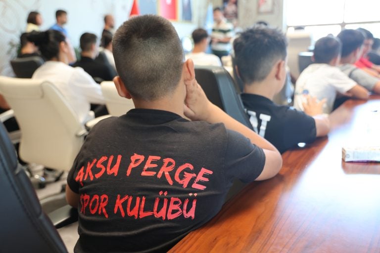 MADALYALI SPORCULARDAN BAŞKAN YILDIRIMA ANLAMLI ZİYARET