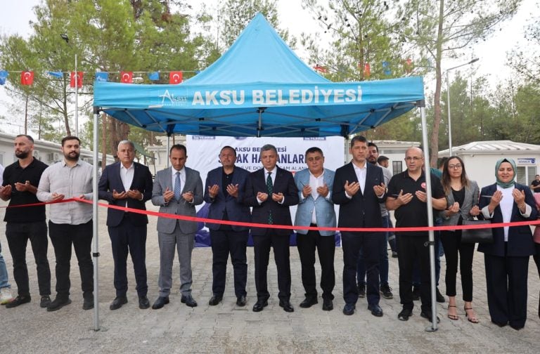 AKSU’DA ANTALYA’NIN EN BÜYÜK SOKAK HAYVANLARI BAKIMEVİ VE DOĞAL YAŞAM ALANI AÇILDI