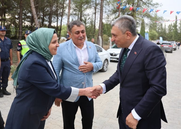 AKSU’DA ANTALYA’NIN EN BÜYÜK SOKAK HAYVANLARI BAKIMEVİ VE DOĞAL YAŞAM ALANI AÇILDI