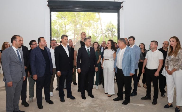 AKSU’DA ANTALYA’NIN EN BÜYÜK SOKAK HAYVANLARI BAKIMEVİ VE DOĞAL YAŞAM ALANI AÇILDI