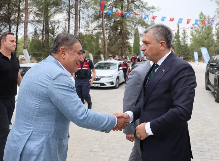 AKSU’DA ANTALYA’NIN EN BÜYÜK SOKAK HAYVANLARI BAKIMEVİ VE DOĞAL YAŞAM ALANI AÇILDI