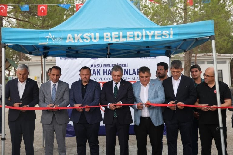 AKSU’DA ANTALYA’NIN EN BÜYÜK SOKAK HAYVANLARI BAKIMEVİ VE DOĞAL YAŞAM ALANI AÇILDI