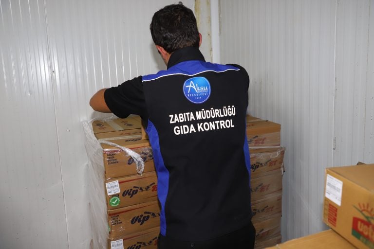 AKSU’DA YAKLAŞIK 1 TON UYGUNSUZ GIDA ÜRÜNÜNE EL KONULDU