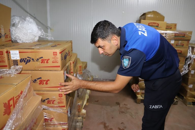AKSU’DA YAKLAŞIK 1 TON UYGUNSUZ GIDA ÜRÜNÜNE EL KONULDU