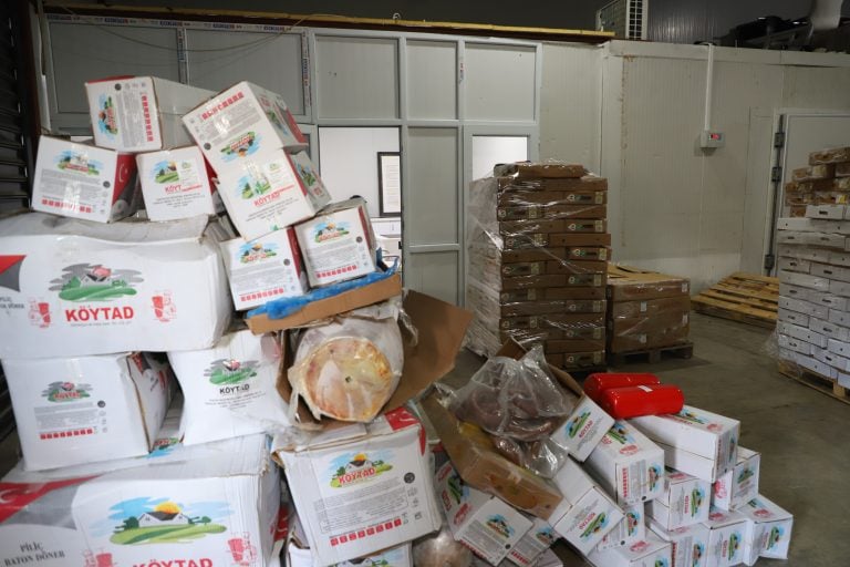 AKSU’DA YAKLAŞIK 1 TON UYGUNSUZ GIDA ÜRÜNÜNE EL KONULDU