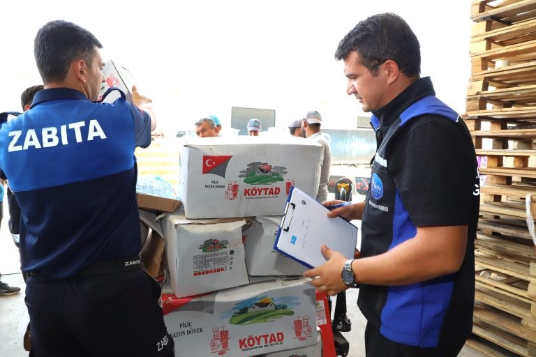 AKSU’DA YAKLAŞIK 1 TON UYGUNSUZ GIDA ÜRÜNÜNE EL KONULDU