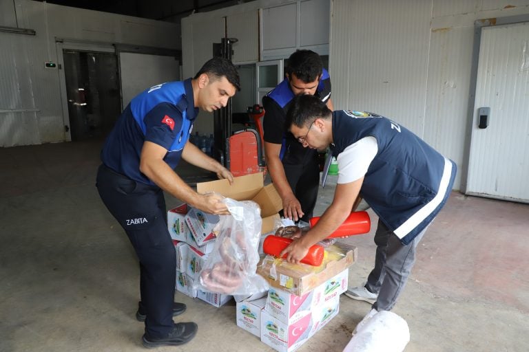 AKSU’DA YAKLAŞIK 1 TON UYGUNSUZ GIDA ÜRÜNÜNE EL KONULDU