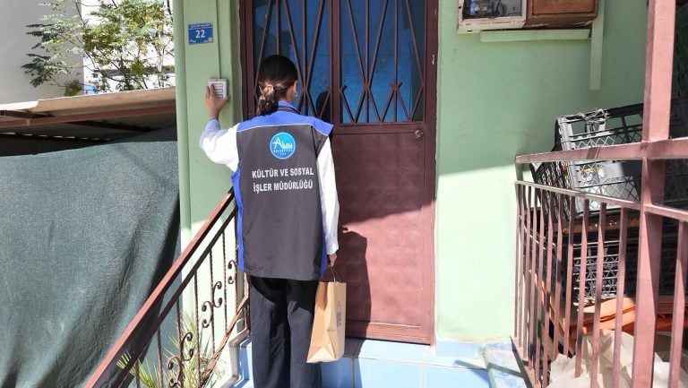 AKSU BELEDİYESİ’NDEN GAZİLERE VE GAZİ YAKINLARINA ANLAMLI ZİYARET