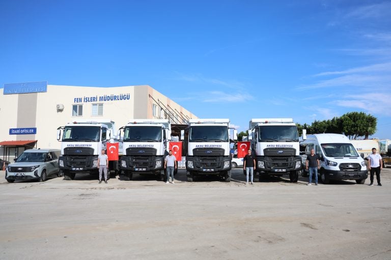 AKSU BELEDİYESİ ARAÇ FİLOSUNU GÜÇLENDİRMEYE DEVAM EDİYOR: FİLOYA 6 YENİ ARAÇ DAHA KATILDI
