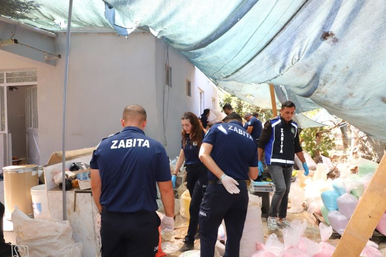 AKSU’DA MERDİVEN ALTI İŞLETMEYE ZABITA DENETİMİ