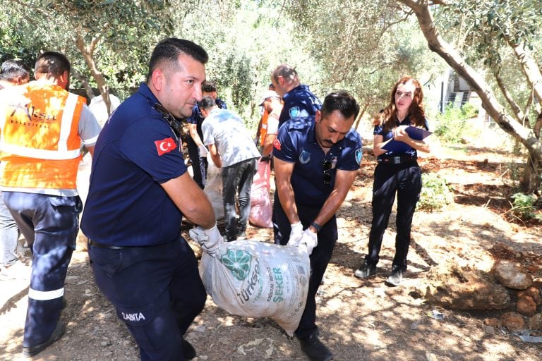 AKSU’DA MERDİVEN ALTI İŞLETMEYE ZABITA DENETİMİ